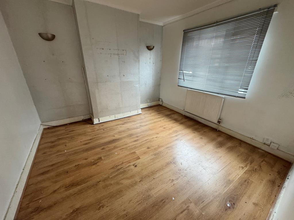Lot: 138 - TWO-BEDROOM TERRACE HOUSE FOR IMPROVEMENT PLUS ADDITIONAL LAND - Living room